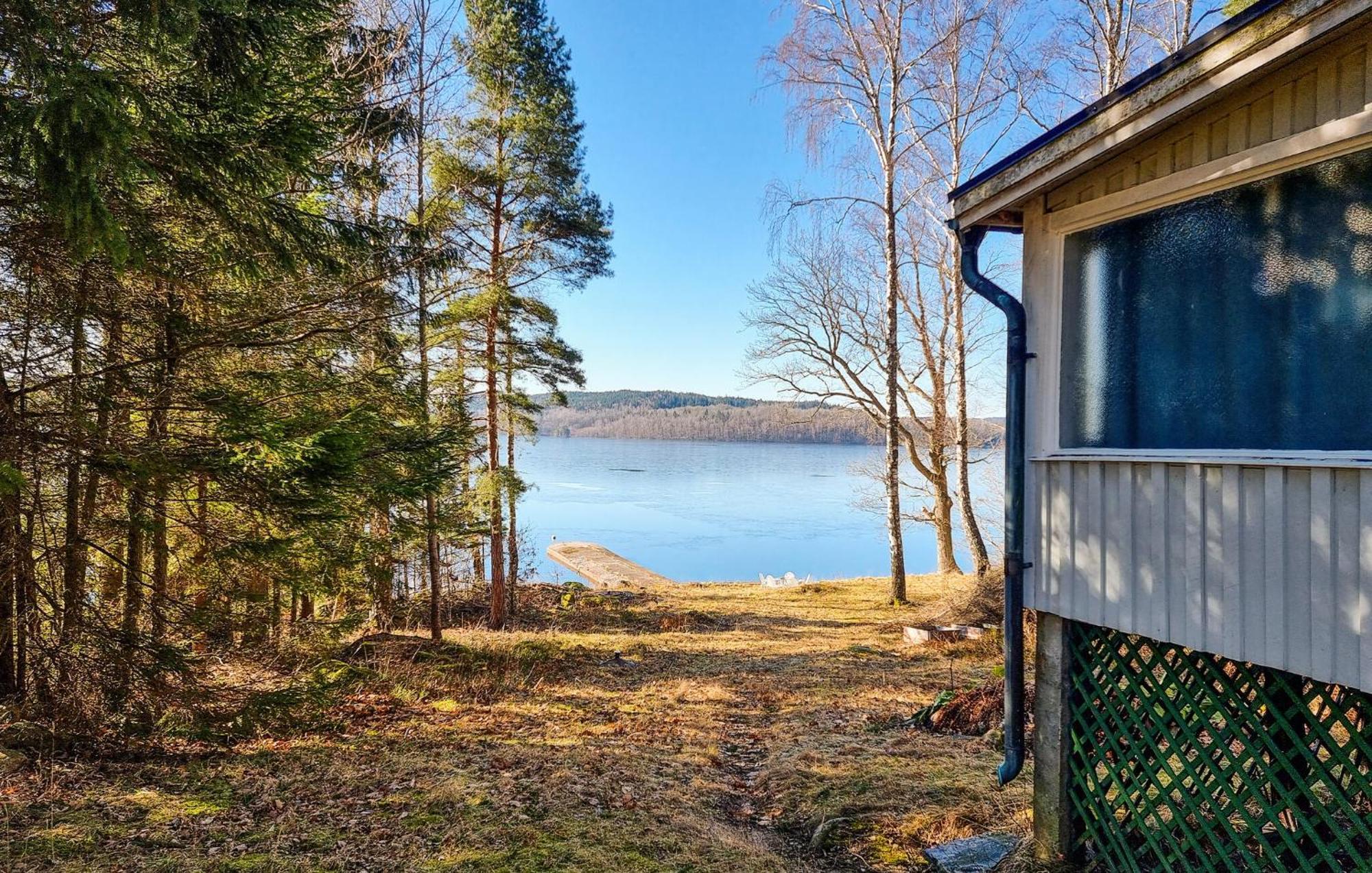 Lovely Home In Alingsas With Lake View Exterior foto
